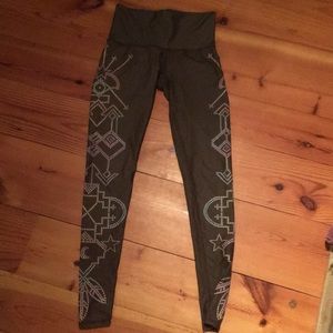 Teeki pattern leggings